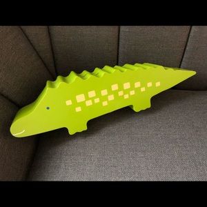 Pearhead alligator money bank EUC
